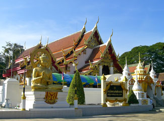 พระแท่นศิลาอาสน์ วัดพระแท่นศิลาอาสน์ อ.ลับแล จ.อุตรดิตถ์ 